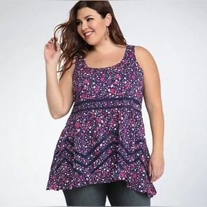 Torrid Flowy challis navy blue & pink Floral Tunic Tank, size 2 lace cut outs